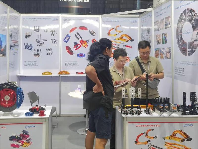 EXHIBITION OF  BANGKOK AOTO SALON 泰国曼谷改装车及配件展